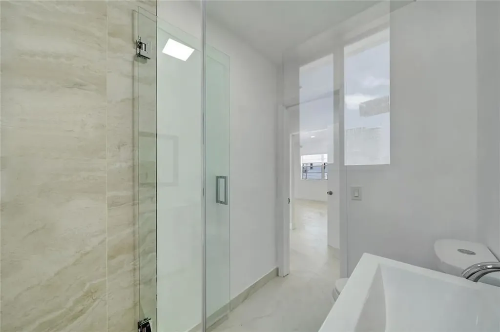 323 Elm Street Hollywood FL 33019