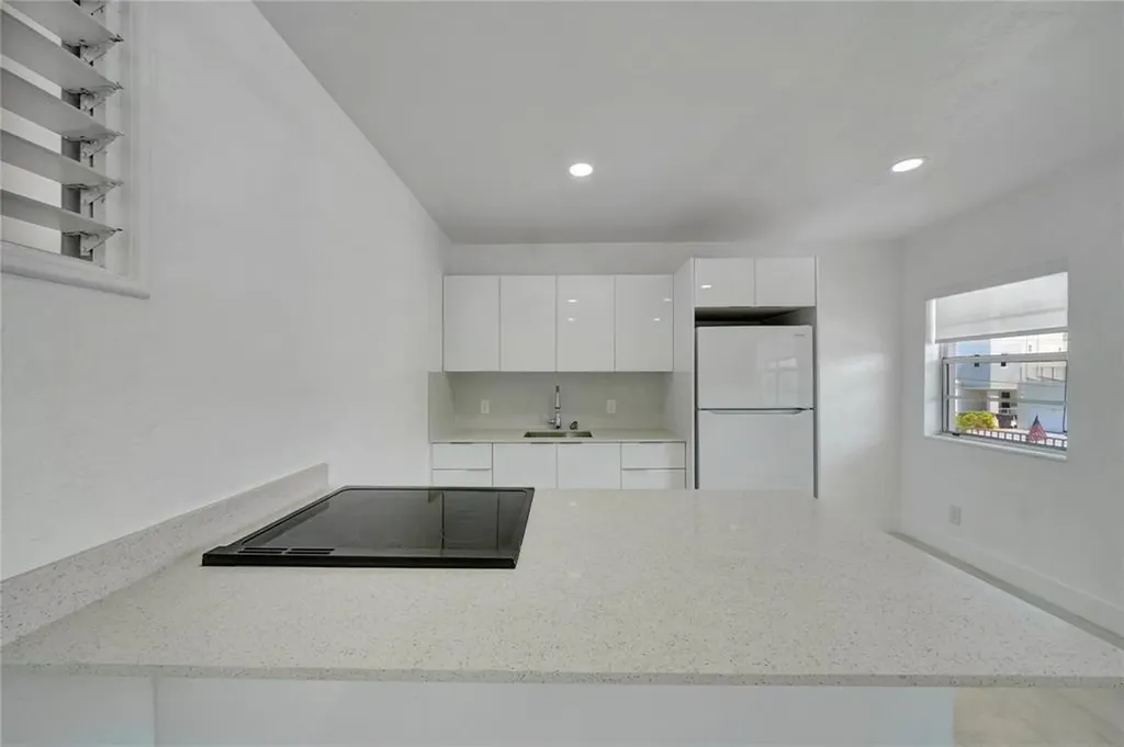 323 Elm Street Hollywood FL 33019