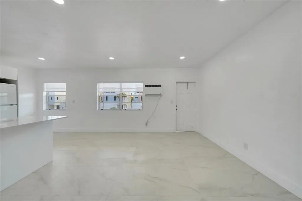 323 Elm Street Hollywood FL 33019