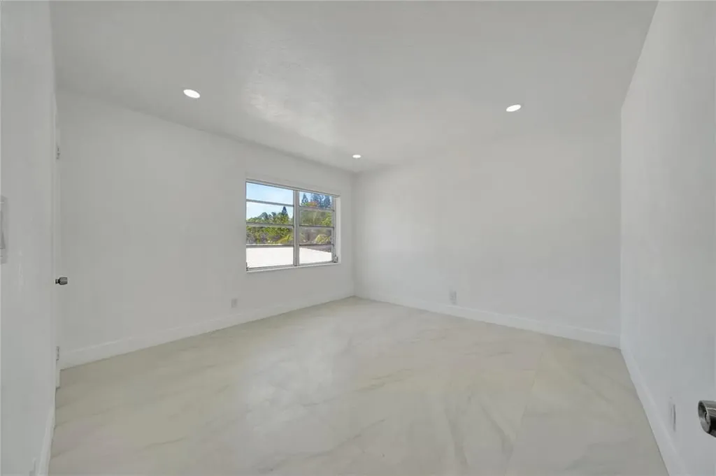 323 Elm Street Hollywood FL 33019