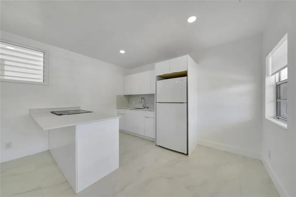 323 Elm Street Hollywood FL 33019