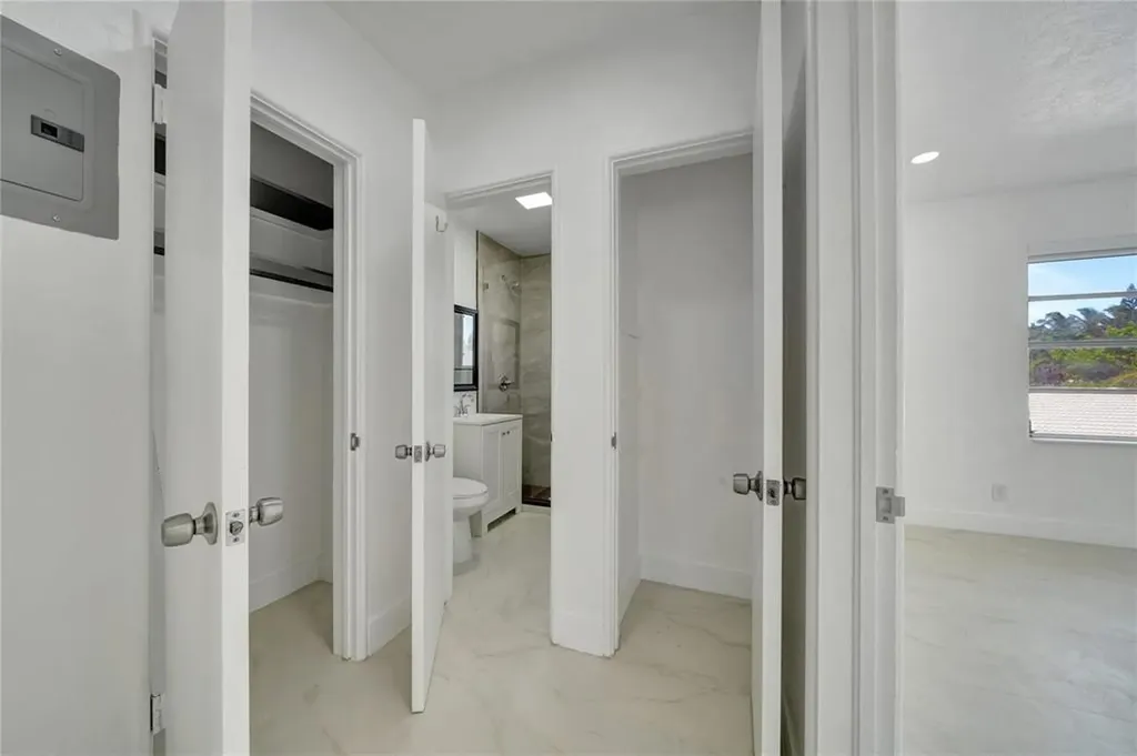 323 Elm Street Hollywood FL 33019