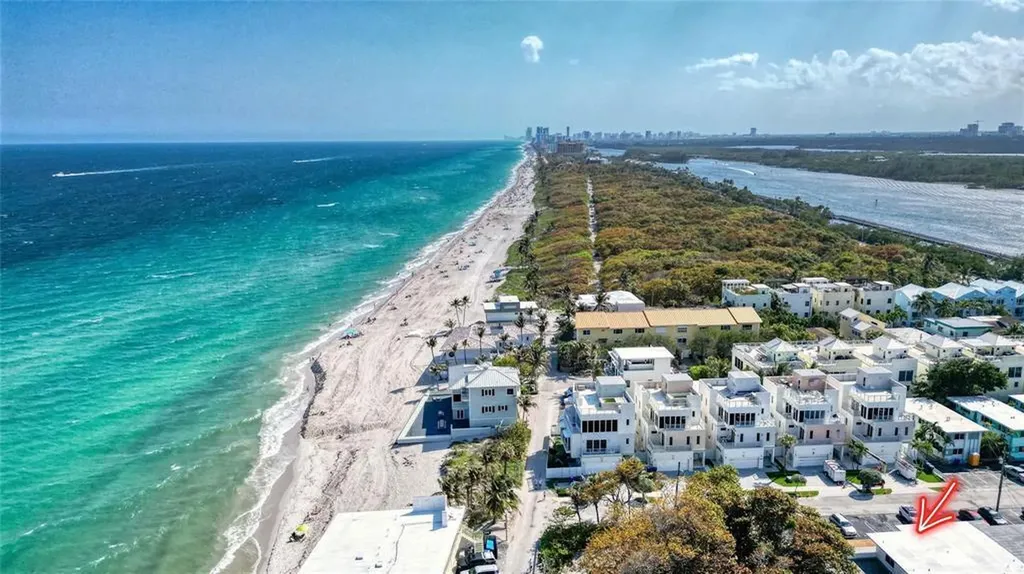 323 Elm Street Hollywood FL 33019