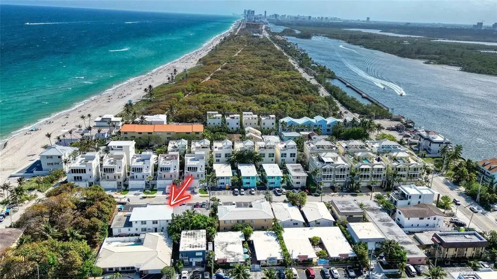 323 Elm Street Hollywood FL 33019