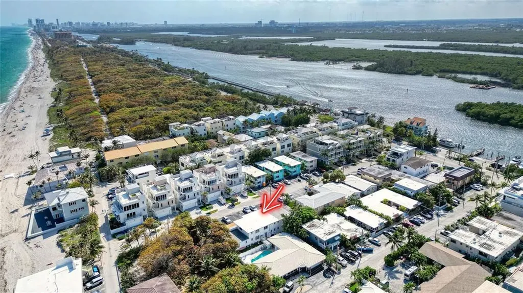 323 Elm Street Hollywood FL 33019