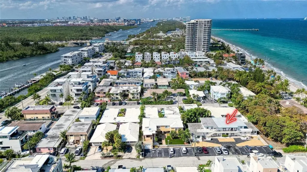 323 Elm Street Hollywood FL 33019