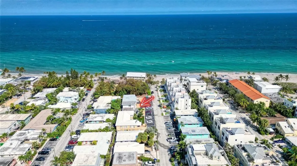 323 Elm Street Hollywood FL 33019