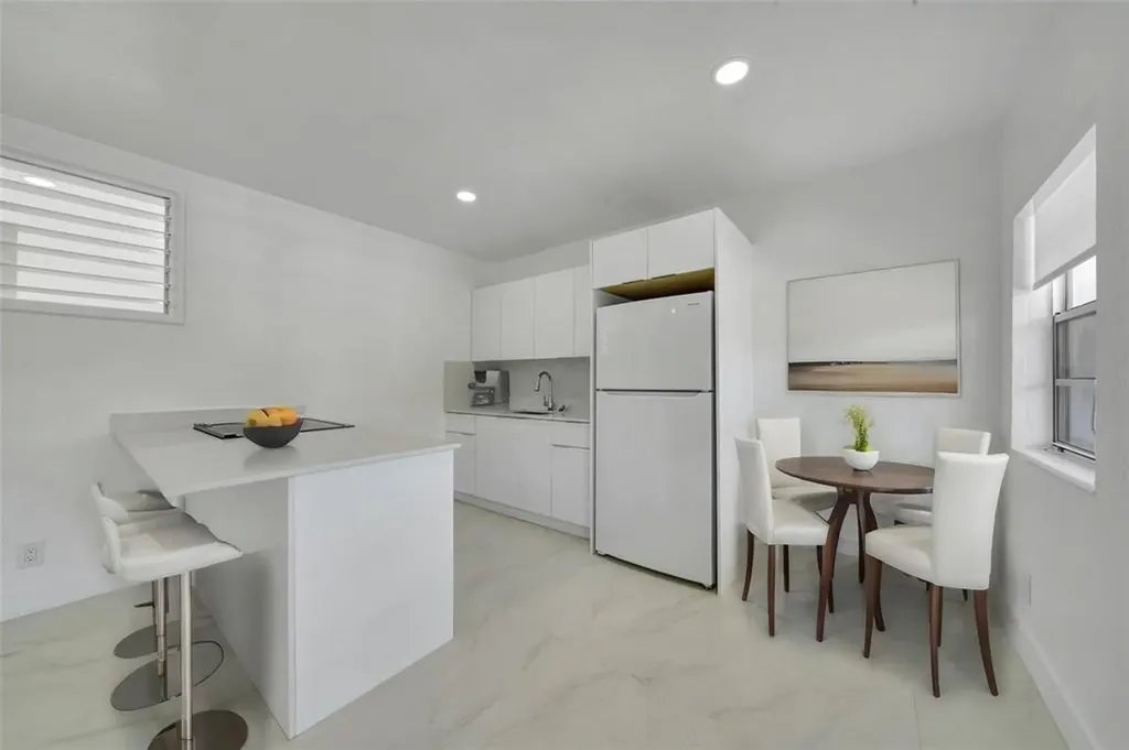 323 Elm Street Hollywood FL 33019