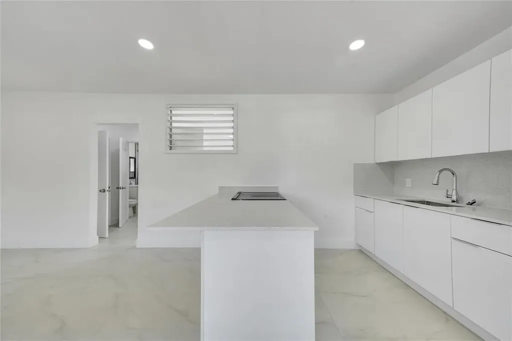 323 Elm Street Hollywood FL 33019
