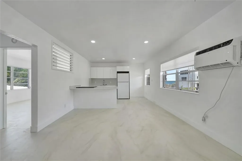 323 Elm Street Hollywood FL 33019