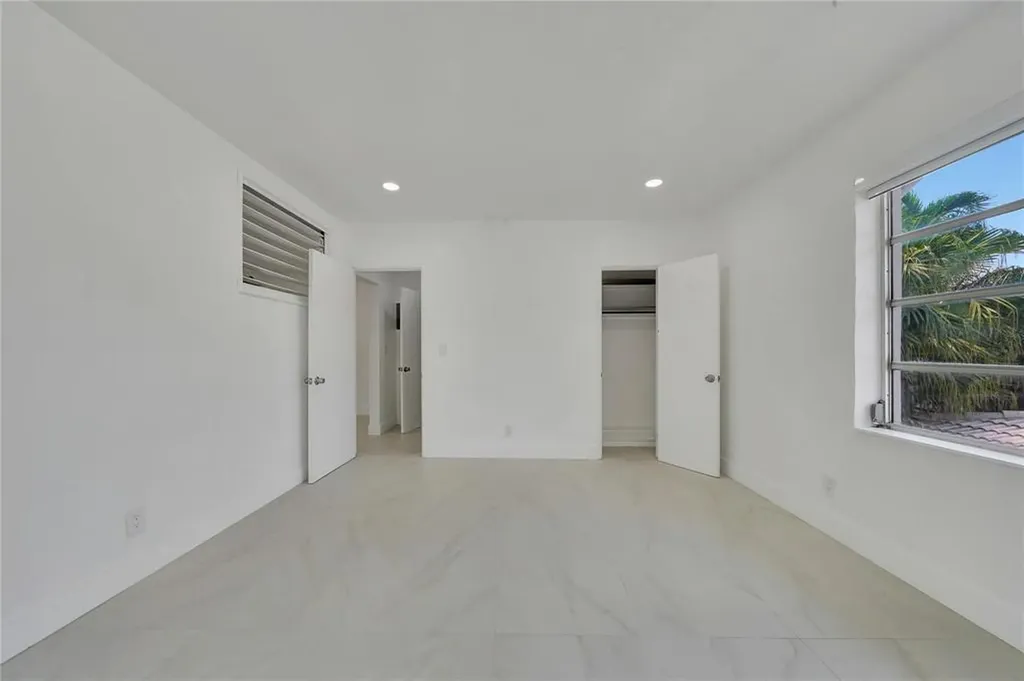 323 Elm Street Hollywood FL 33019