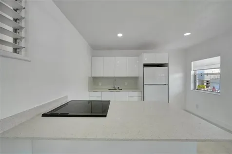 323 Elm Street Hollywood FL 33019
