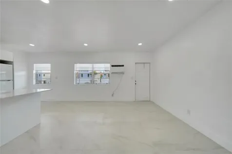 323 Elm Street Hollywood FL 33019