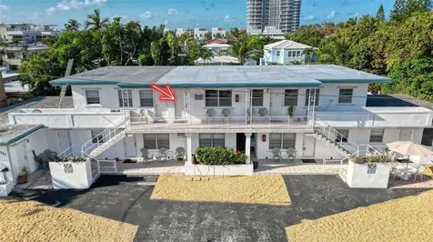 323 Elm Street Hollywood FL 33019