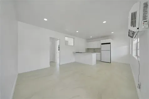 323 Elm Street Hollywood FL 33019