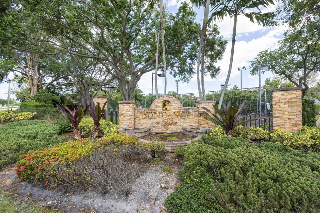 2926 S University Drive Davie FL 33328