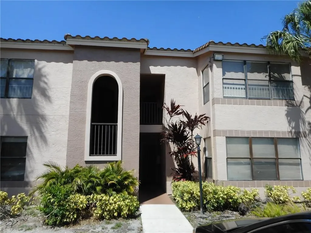 2926 S University Drive Davie FL 33328