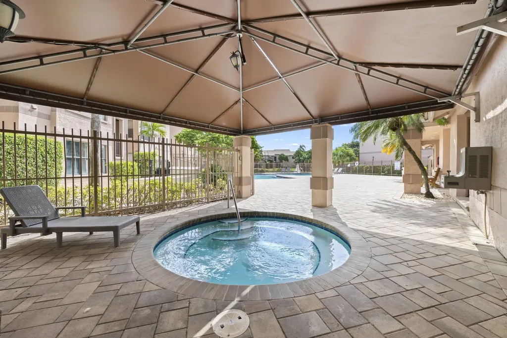 2926 S University Drive Davie FL 33328