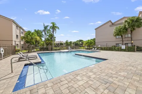 2926 S University Drive Davie FL 33328
