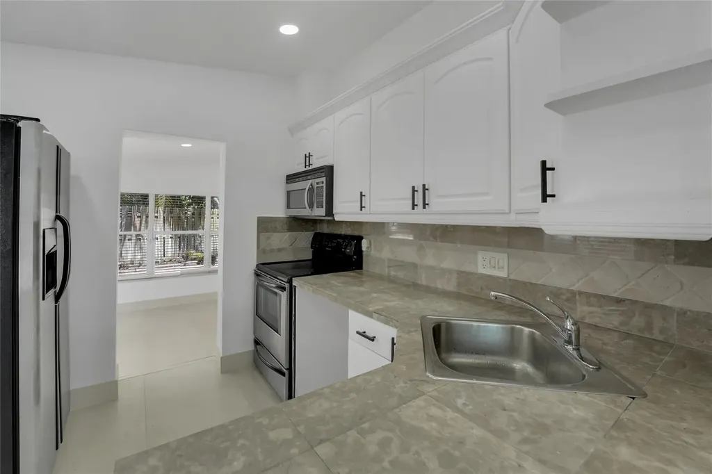 812 NE 4th Avenue Pompano Beach FL 33060