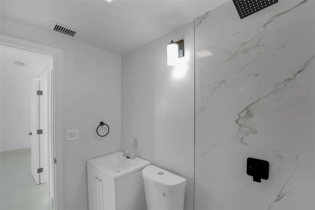 812 NE 4th Avenue Pompano Beach FL 33060