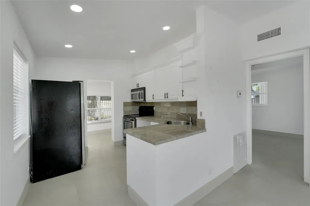 812 NE 4th Avenue Pompano Beach FL 33060