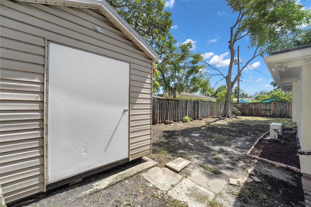 812 NE 4th Avenue Pompano Beach FL 33060