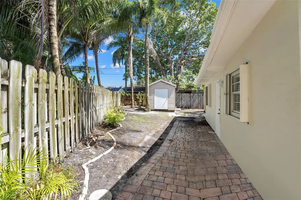 812 NE 4th Avenue Pompano Beach FL 33060
