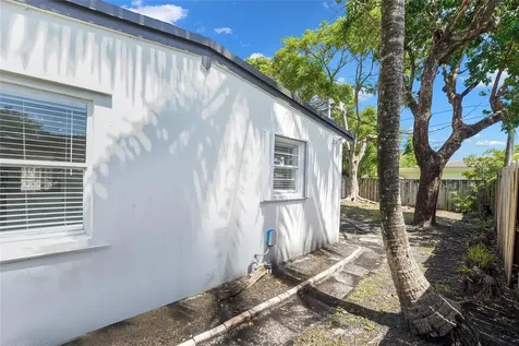 812 NE 4th Avenue Pompano Beach FL 33060