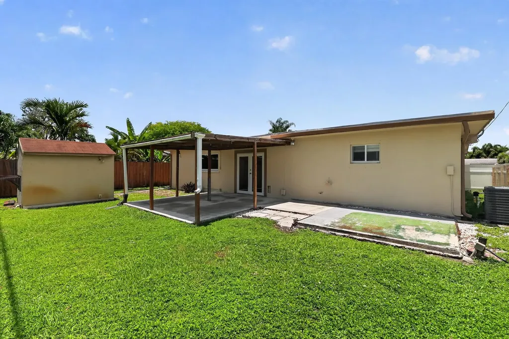 8580 NW 12th Street Pembroke Pines FL 33024