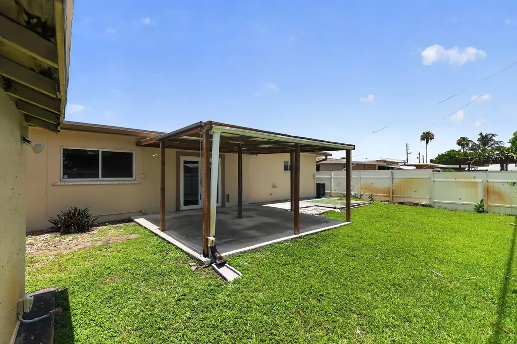 8580 NW 12th Street Pembroke Pines FL 33024
