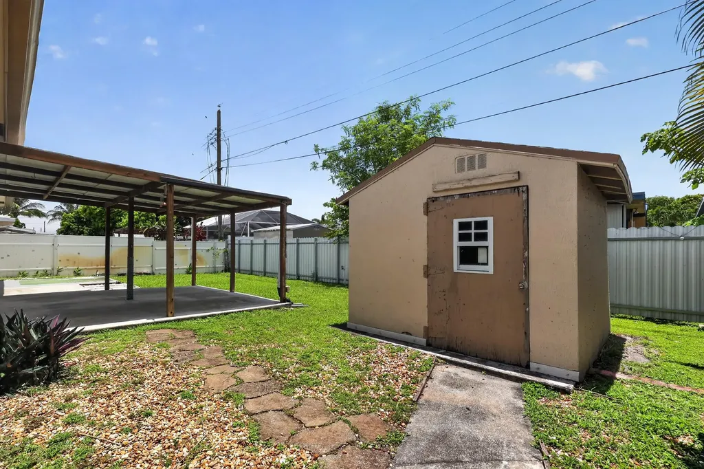 8580 NW 12th Street Pembroke Pines FL 33024