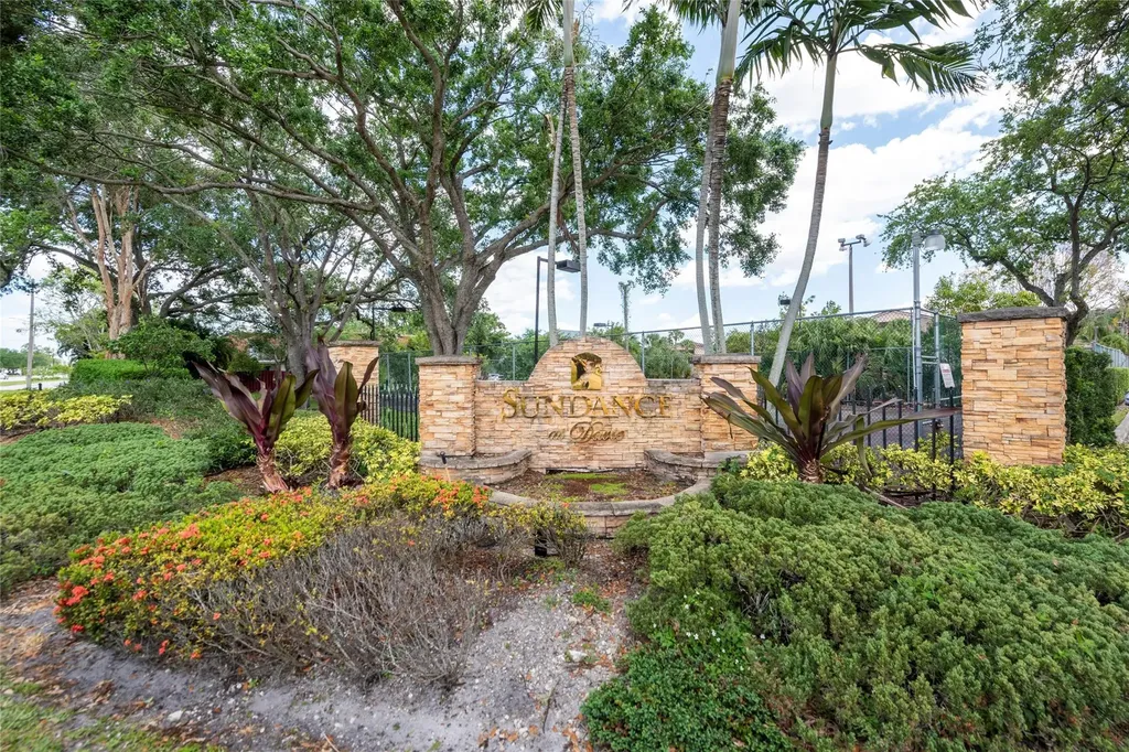 2906 S University Drive Davie FL 33328
