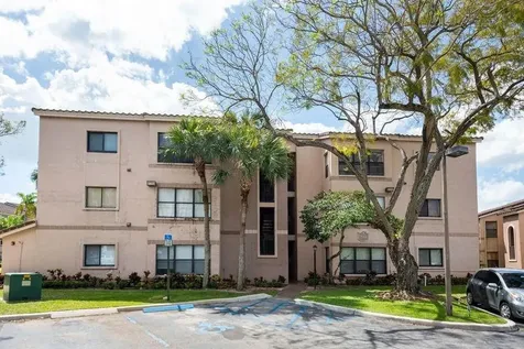 2906 S University Drive Davie FL 33328