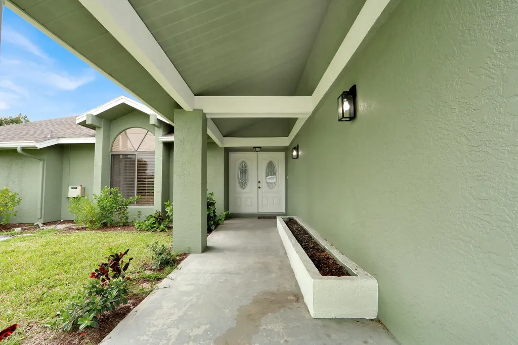 362 SE Crosspoint Drive Port St Lucie FL 34983
