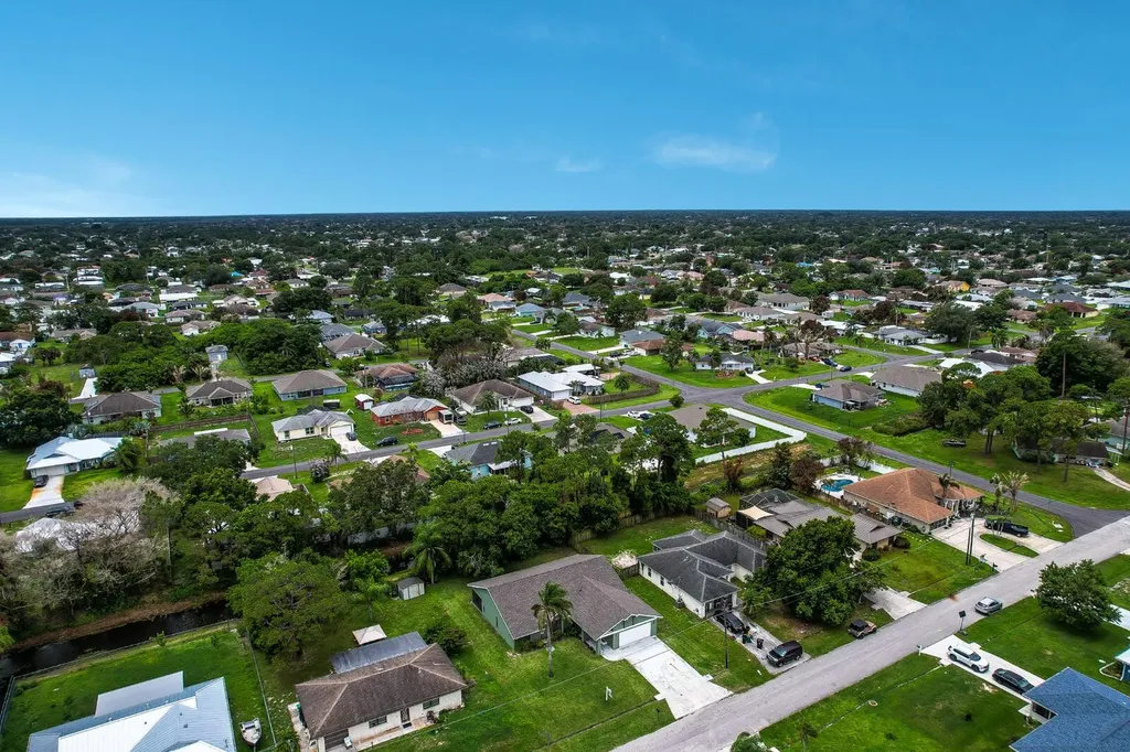 362 SE Crosspoint Drive Port St Lucie FL 34983
