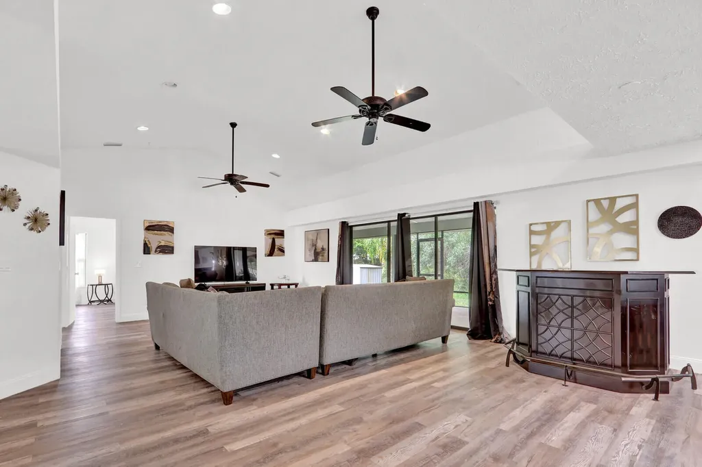 362 SE Crosspoint Drive Port St Lucie FL 34983