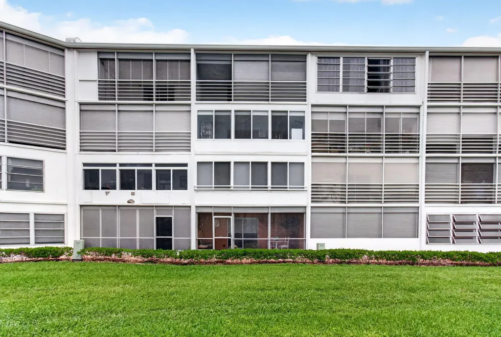 3008 Cornwall A Boca Raton FL 33434