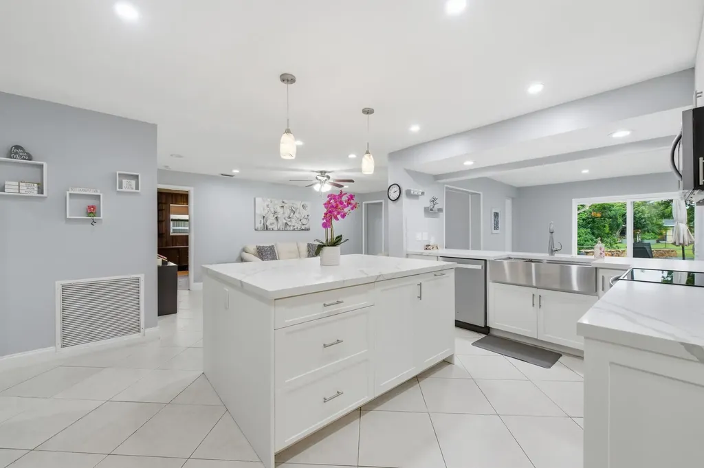 8386 Shadow Wood Boulevard Coral Springs FL 33071