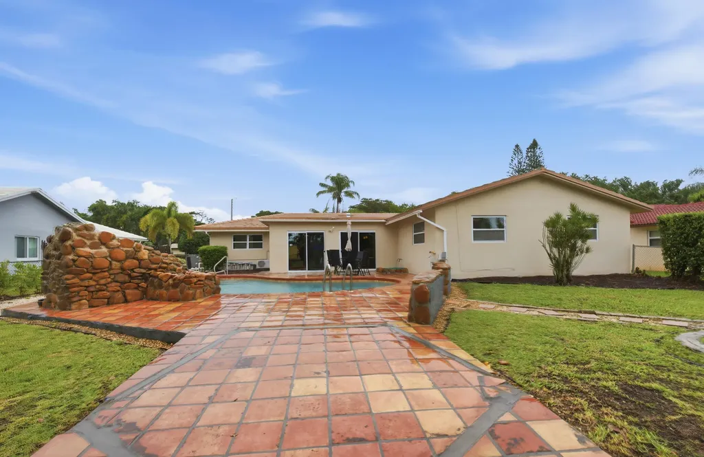 8386 Shadow Wood Boulevard Coral Springs FL 33071