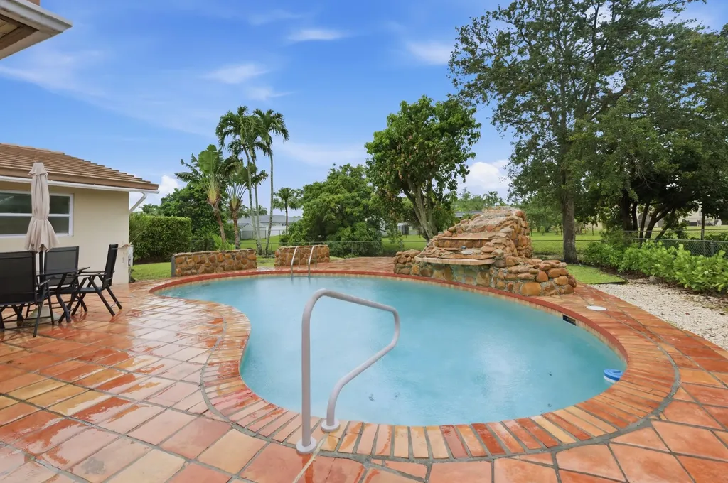 8386 Shadow Wood Boulevard Coral Springs FL 33071