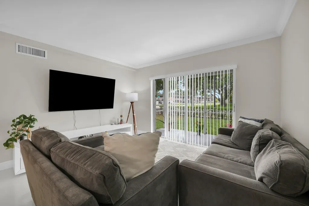 899 SE 2nd Avenue Deerfield Beach FL 33441