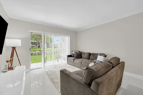 899 SE 2nd Avenue Deerfield Beach FL 33441