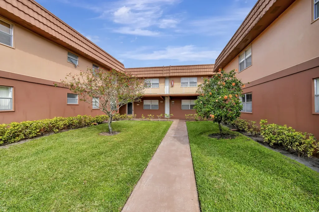 484 Saxony K Way Delray Beach FL 33446