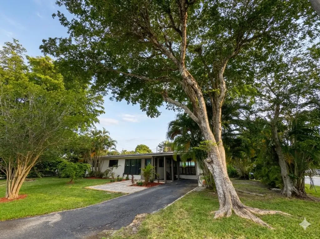 2513 NW 8th Avenue Fort Lauderdale FL 33311