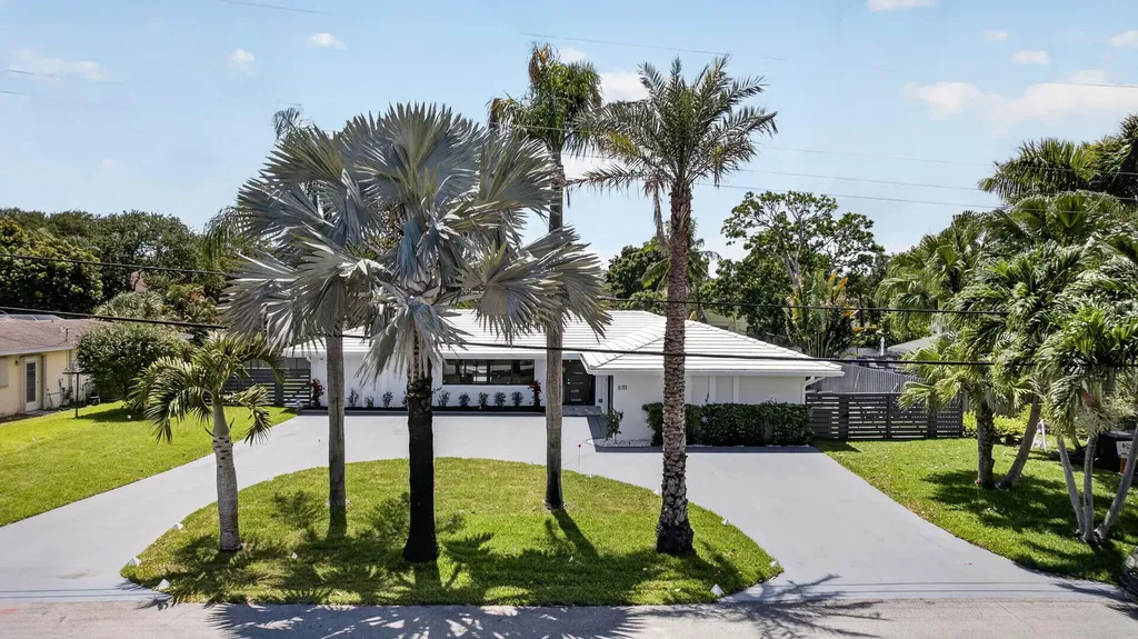 8111 W Lake Drive Lake Clarke Shores FL 33406
