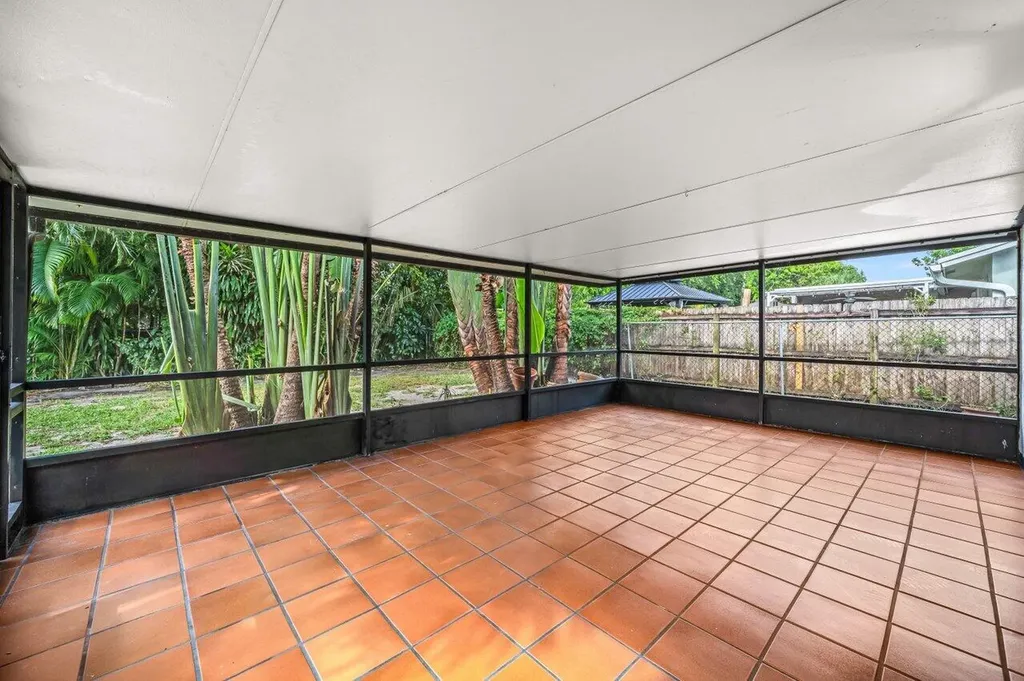 638 SW 4th Avenue Boynton Beach FL 33426