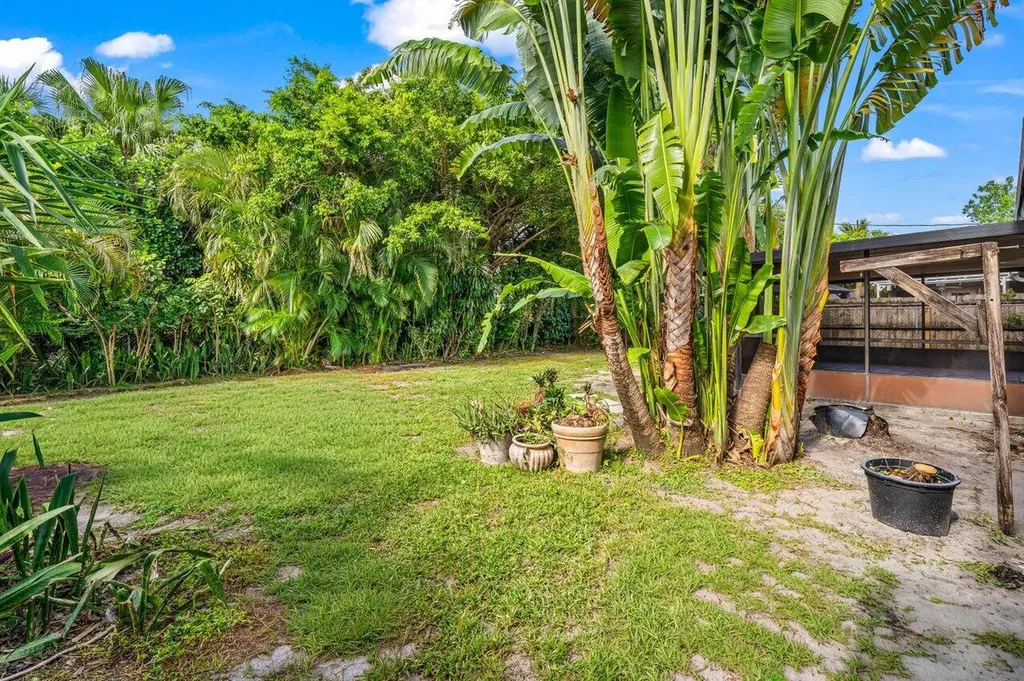 638 SW 4th Avenue Boynton Beach FL 33426