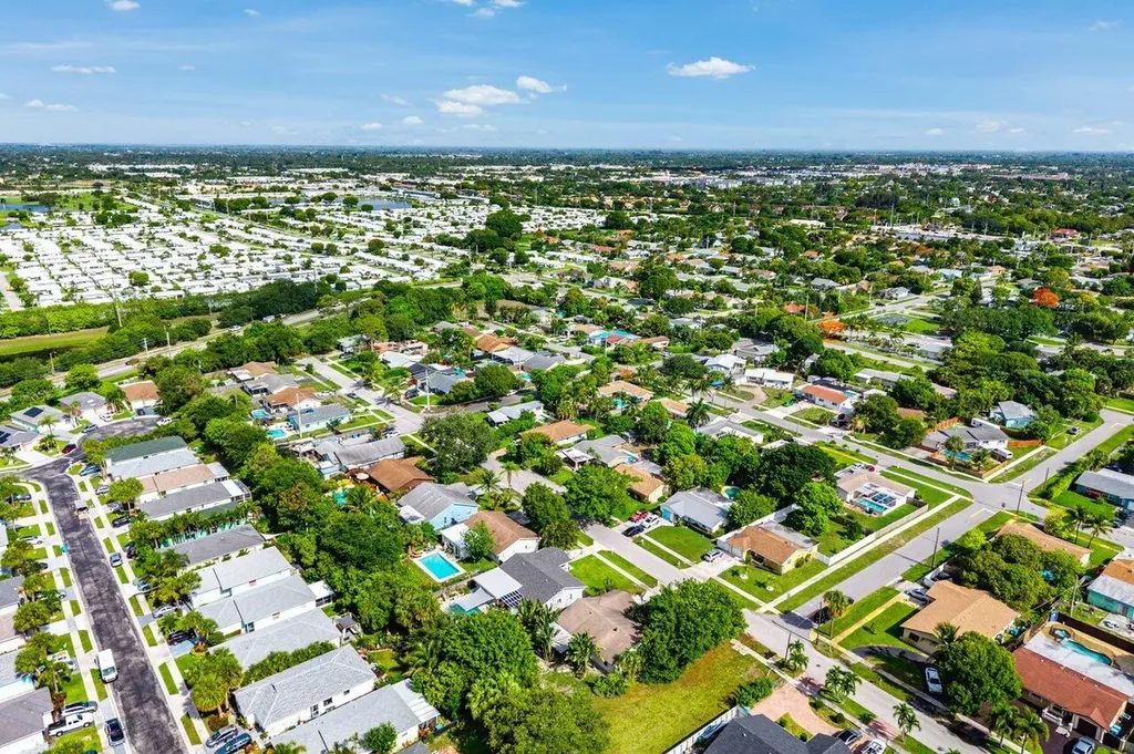 638 SW 4th Avenue Boynton Beach FL 33426