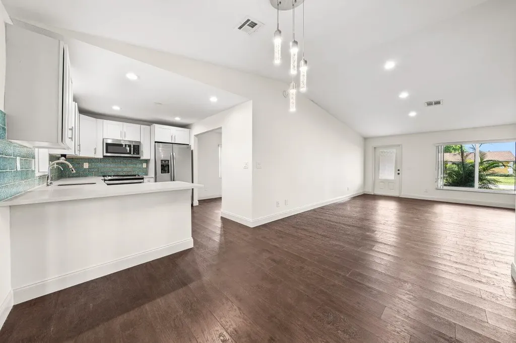 638 SW 4th Avenue Boynton Beach FL 33426
